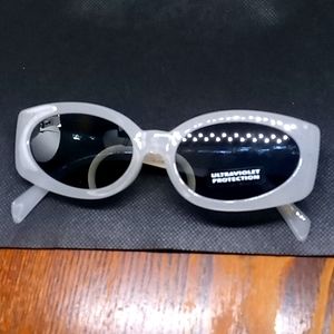 Awesome jellybean grey sunglasses